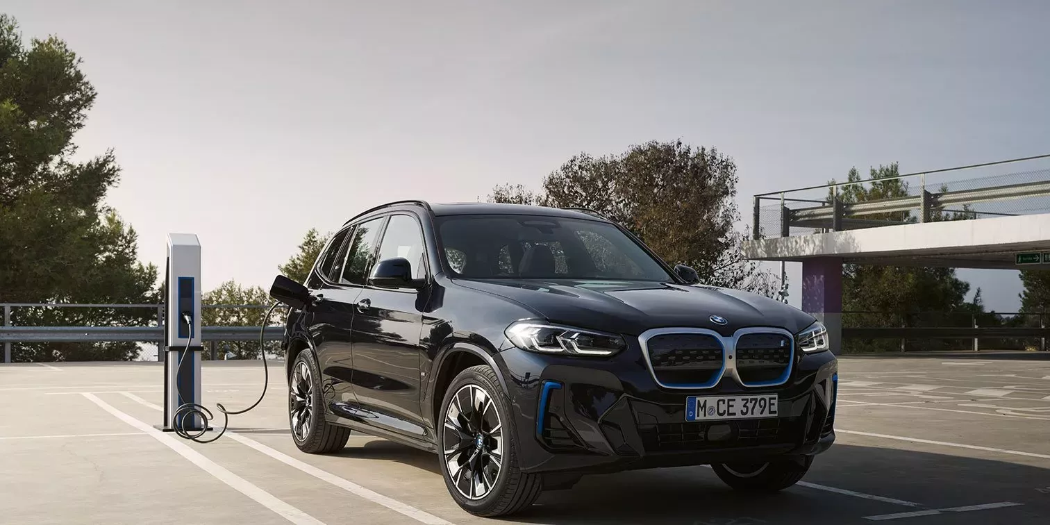 BMW iX3 - sofort verfügbar.