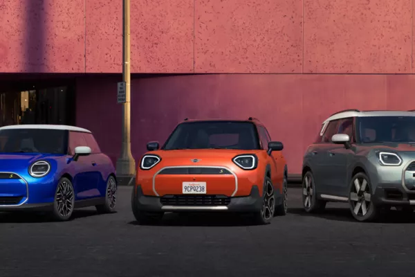 MINI Cooper, Aceman und Countryman stehen nebeneinander