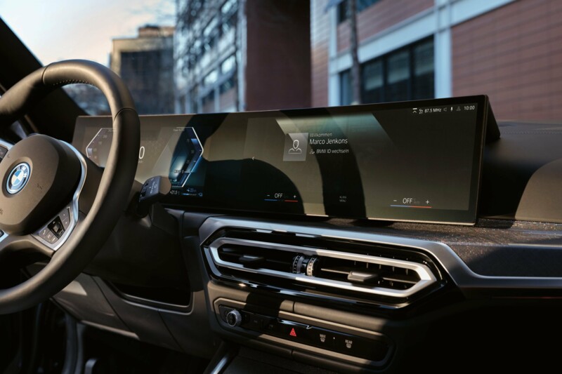 BMW 330e Touring Multimedia